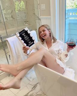 Sarah Michelle Gellar feet photo thumbnail