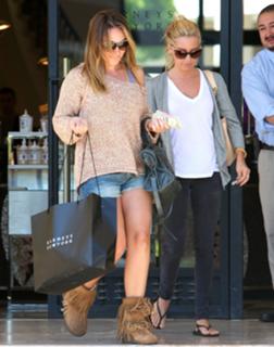 Ashley Tisdale feet photo thumbnail