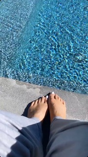 Kylie Jenner feet photo thumbnail