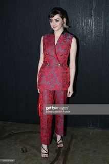 Maisie Williams feet photo thumbnail