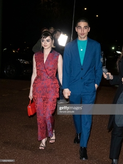Maisie Williams feet photo thumbnail