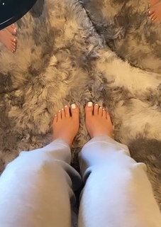 Kylie Jenner feet photo thumbnail
