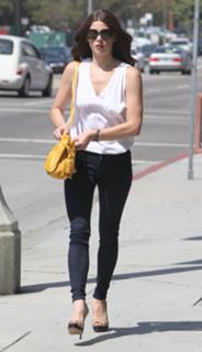 Ashley Greene feet photo thumbnail