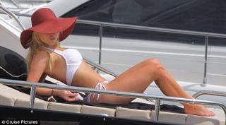 Jorgie Porter feet photo thumbnail