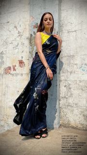 Dia Mirza feet photo thumbnail