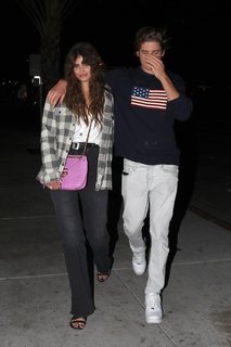Taylor Hill feet photo thumbnail