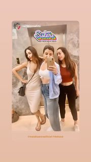 Malaika Arora feet photo thumbnail