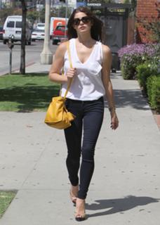 Ashley Greene feet photo thumbnail