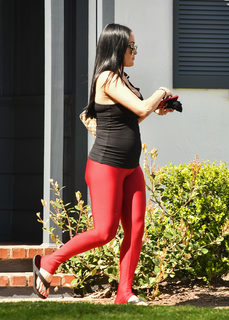 Nikki Garcia feet photo thumbnail