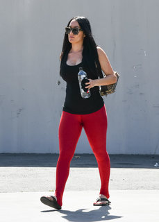 Nikki Garcia feet photo thumbnail