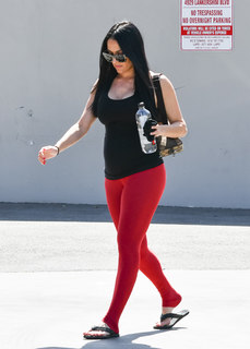 Nikki Garcia feet photo thumbnail