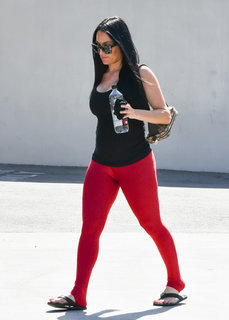 Nikki Garcia feet photo thumbnail