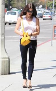 Ashley Greene feet photo thumbnail