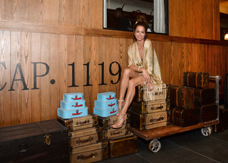 Brooke Burke feet photo thumbnail