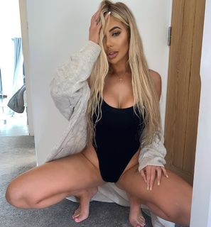 Chloe Ferry feet photo thumbnail