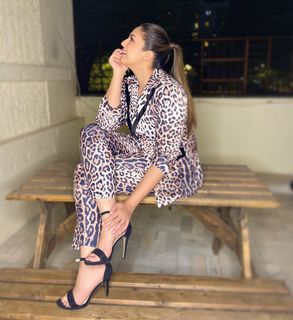 Huma Qureshi feet photo thumbnail