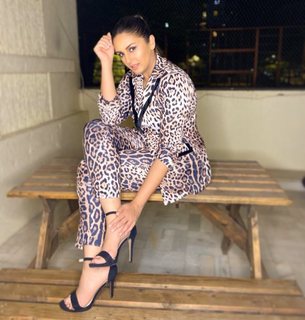 Huma Qureshi feet photo thumbnail