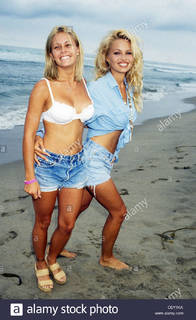 Pamela Anderson feet photo thumbnail