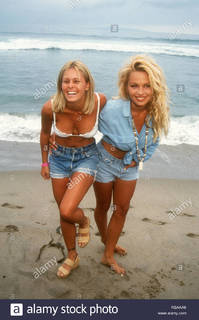Pamela Anderson feet photo thumbnail