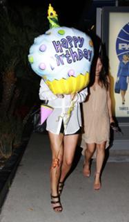 Lauren Conrad feet photo thumbnail