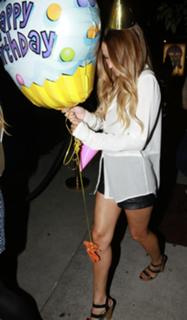 Lauren Conrad feet photo thumbnail