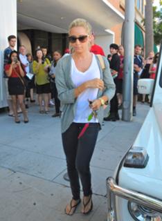 Ashley Tisdale feet photo thumbnail
