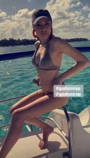 Xenia Tchoumitcheva feet photo thumbnail
