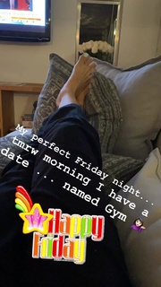 Adriana Lima feet photo thumbnail