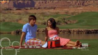 Vanessa Hudgens feet photo thumbnail