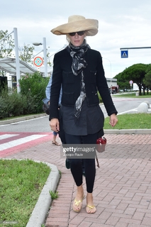 Uma Thurman feet photo thumbnail