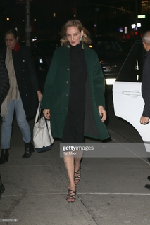 Uma Thurman feet photo thumbnail