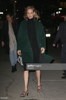 Uma Thurman feet photo thumbnail