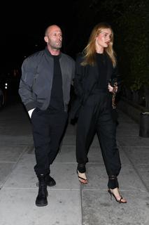 Rosie Huntington-Whiteley feet photo thumbnail