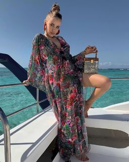Xenia Tchoumitcheva feet photo thumbnail