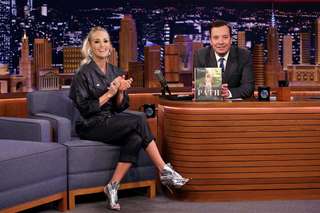 Carrie Underwood feet photo thumbnail