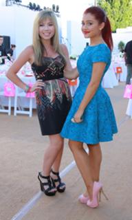 Jennette McCurdy feet photo thumbnail