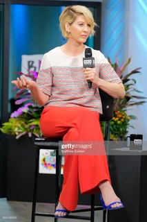 Jenna Elfman feet photo thumbnail