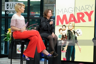 Jenna Elfman feet photo thumbnail