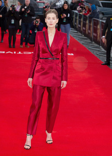 Rosamund Pike feet photo thumbnail