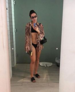 Natalie Noel Mariduena feet photo thumbnail