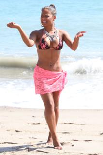 Christina Milian feet photo thumbnail