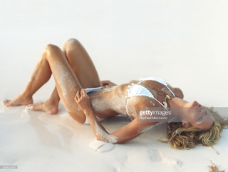 Elle Macpherson feet photo thumbnail