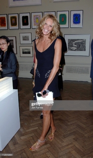 Elle Macpherson feet photo thumbnail