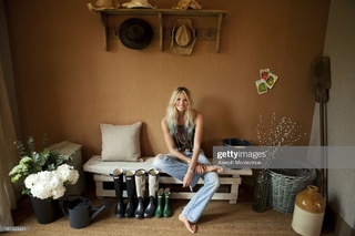 Elle Macpherson feet photo thumbnail