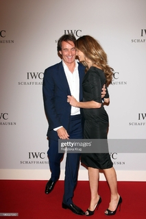 Elle Macpherson feet photo thumbnail