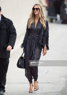 Elle Macpherson feet photo thumbnail