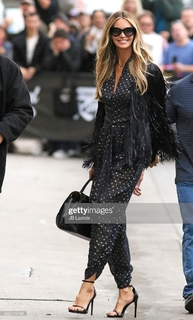 Elle Macpherson feet photo thumbnail