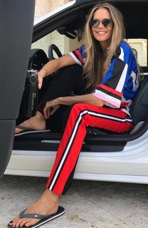 Elle Macpherson feet photo thumbnail