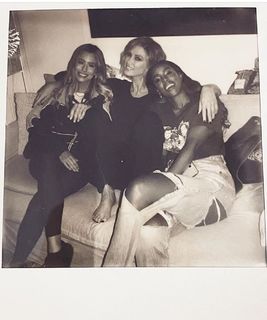 Delta Goodrem feet photo thumbnail