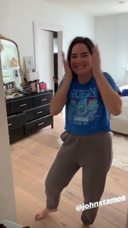 Natalie Noel Mariduena feet photo thumbnail